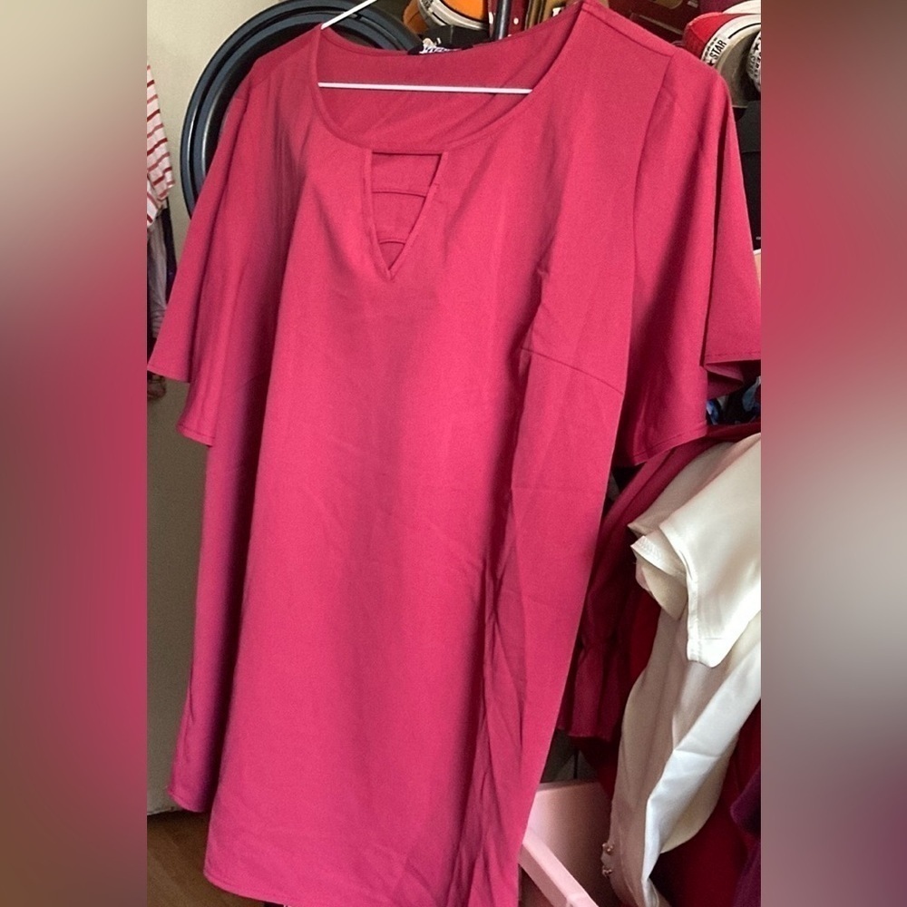 Bloomchic cranberry short sleeves  v neck cut out